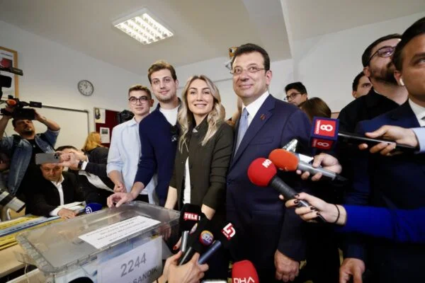 İBB Başkanı ve CHP Adayı Ekrem İmamoğlu Oyunu Kullandı